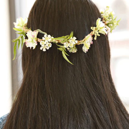 Huckleberry Make Your Own Fresh Flower Necklace