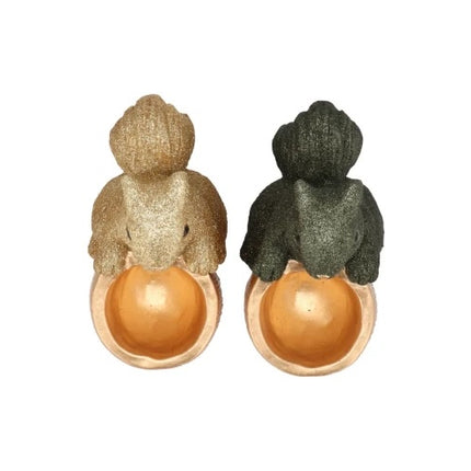 Jingle dark green squirrel, sitting