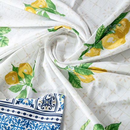 Table cloth with lemon design