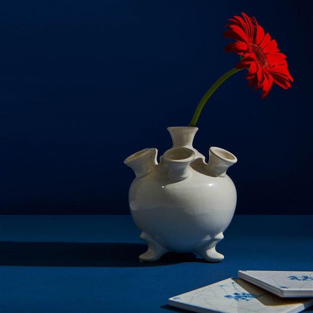 vase-tulip-white-&klevering-flowers